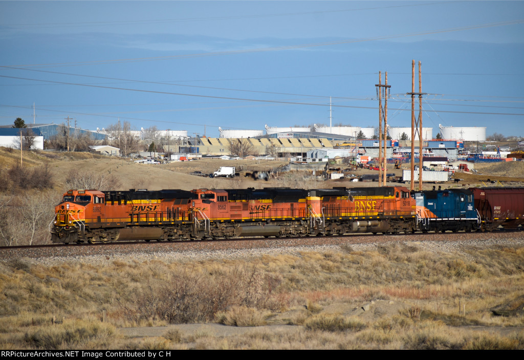 BNSF 6992/8562/5018/SVGX 7102